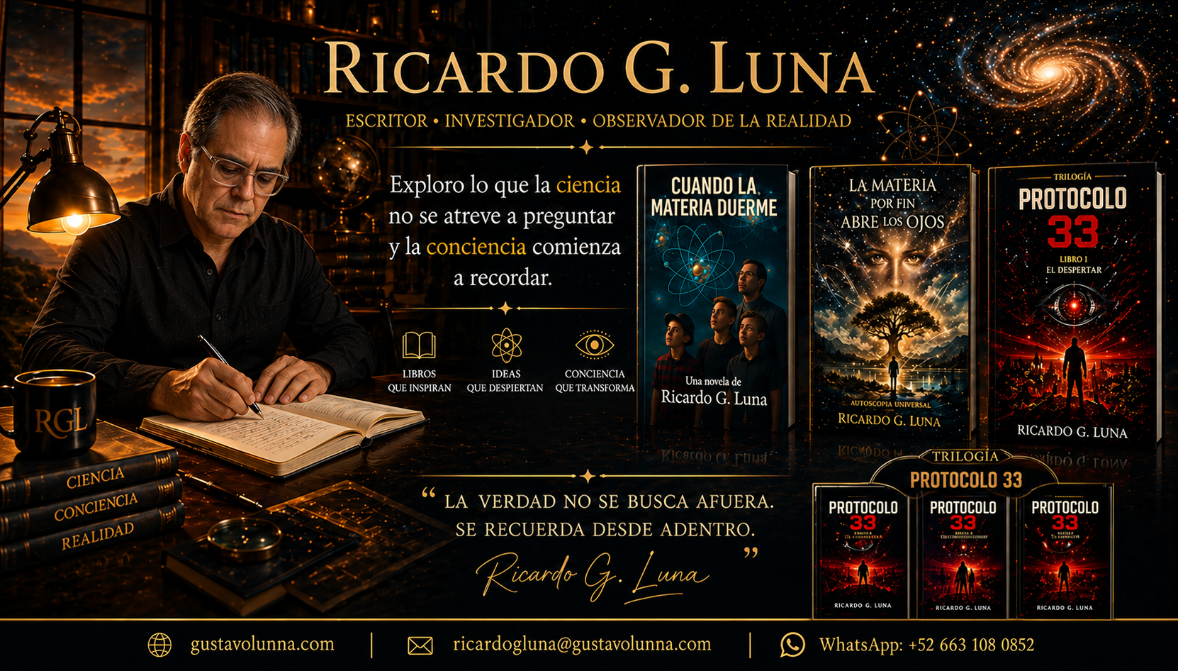 Ricardo G. Luna escribiendo junto a sus libros